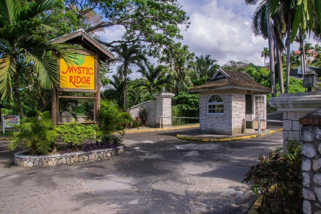 Mystic Ridge Apt 2 Plus 6 オーチョ・リオス エクステリア 写真